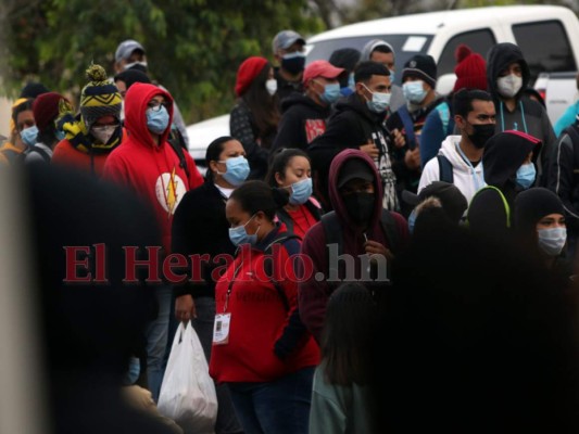 Aglomeración, caos y quejas en el primer día de entrega del Documento Nacional de Identificación