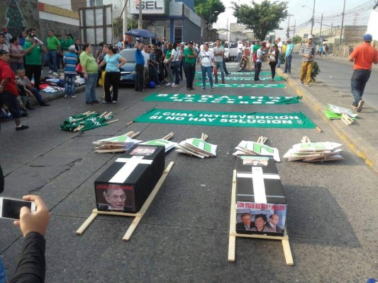 Trabajadores conmemoran su día entre quejas y descontento por crisis social