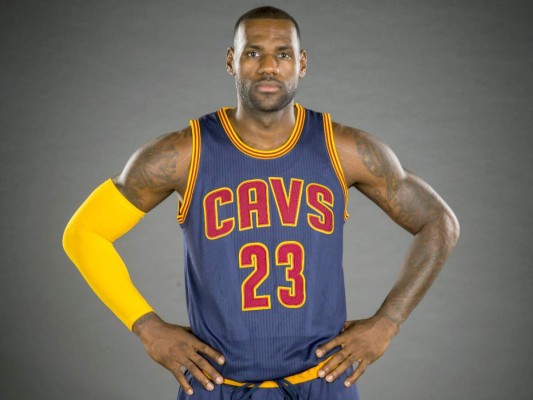 LeBron James es infiltrado con inyección por dolor de espalda