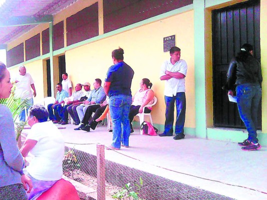 Presentan dos denuncias por fusión de centros