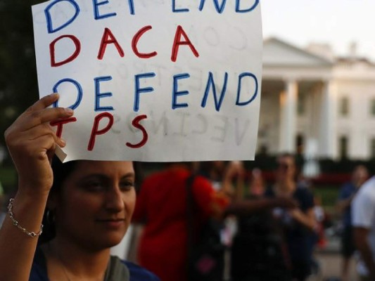 Comisión bipartidas de Estados Unidos busca que inmigrantes con TPS tengan una 'Green Card'