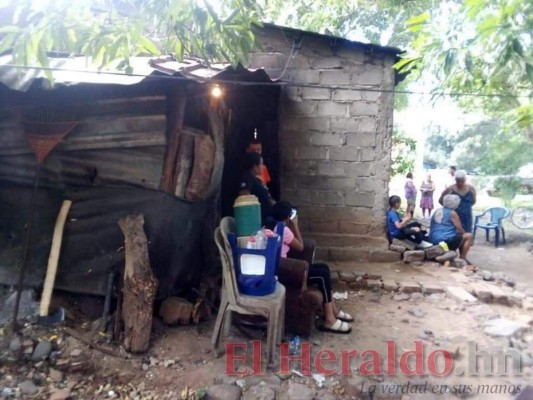 FOTOS: Dan último adiós a madre descuartizada y escondida en un barril