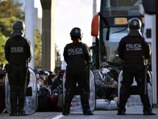 Perú refuerza frontera con Ecuador y fabrica respiradores por coronavirus