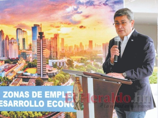 El presidente Juan Orlando Hernández defiende las ZEDE y asegura que son para generar empleos. Foto: El Heraldo
