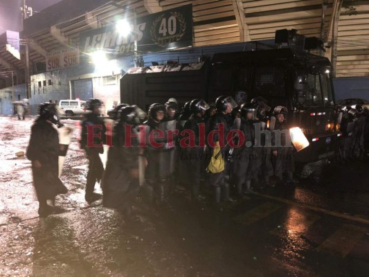 FOTOS: Descontrol, violencia y muerte en el Estadio Nacional