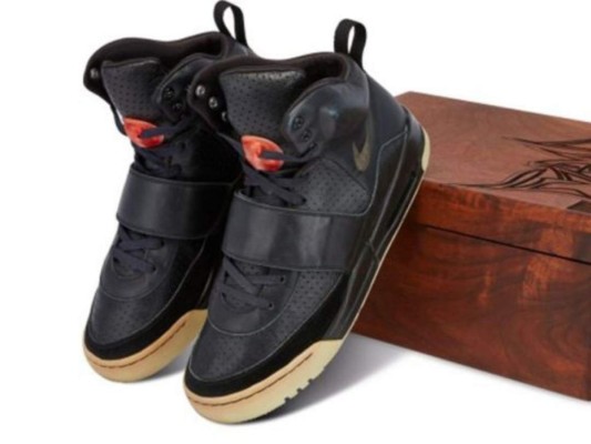 Zapatillas de Kanye West baten récords de venta: 1,8 millones de dólares &nbsp;&nbsp;