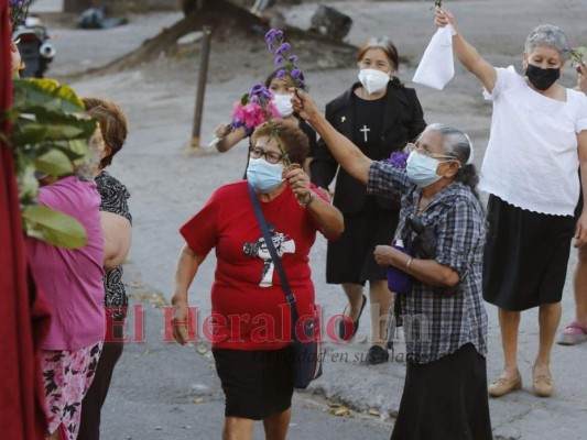 FOTOS: Así fue el recorrido del Santo Entierro de Jesús
