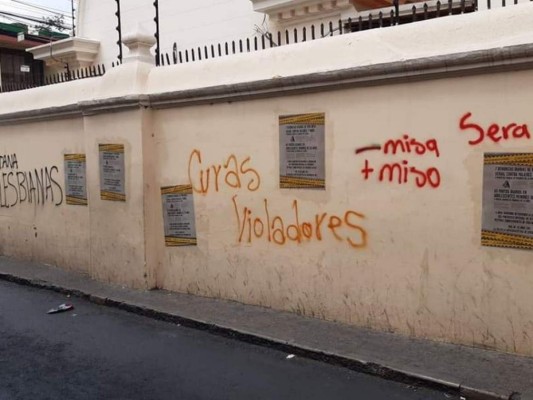 FOTOS: Manchan Catedral de Tegucigalpa en marcha por Día de la Mujer
