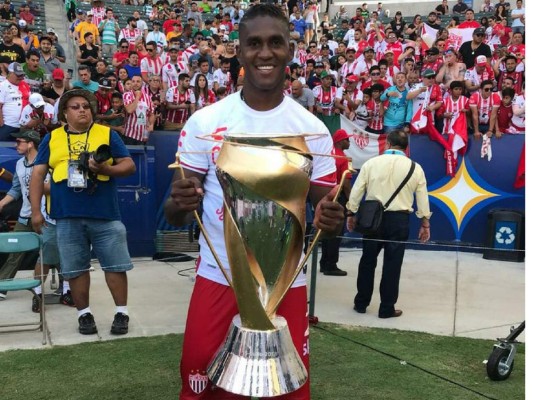 Brayan Beckeles gana con el Necaxa la Supercopa de México ante Monterrey