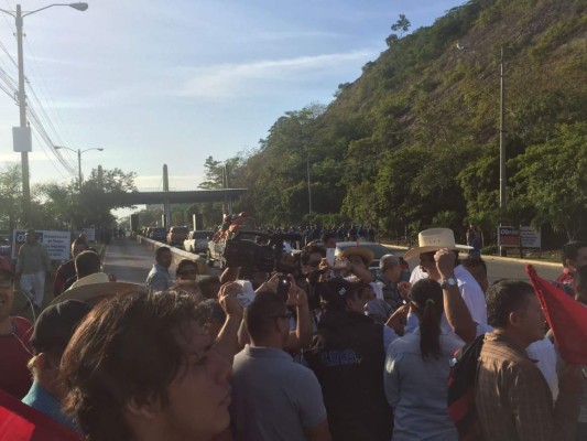 Realizan tomas de peajes en diferentes ejes carreteros de Honduras