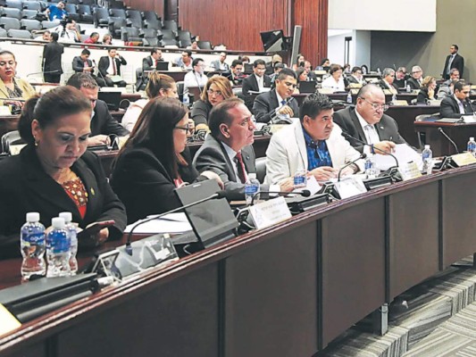 Incertidumbre en bancadas por Comisión que definirá la nómina