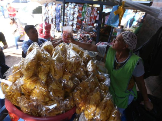 Frituras,mango verde y horchata conquistan el paladar de los estudiantes de la UNAH