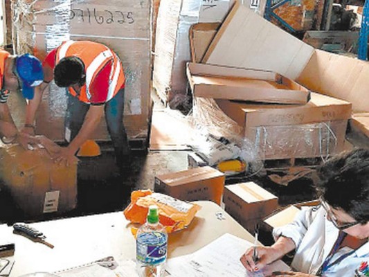 Regalos navideños siguen retenidos en las aduanas