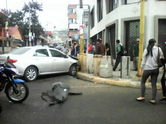 Accidente vial deja herida a la esposa del jugador del Olimpia, Carlos Will Mejía