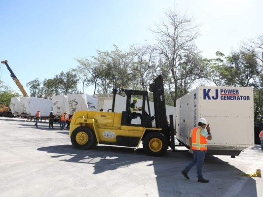 FOTOS: Así se ejecuta el ensamblaje del hospital móvil en San Pedro Sula