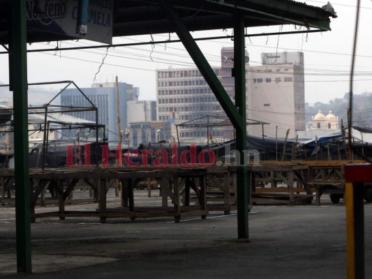 Una capital que deprime: Humo de incendios, racionamientos de agua y confinamiento