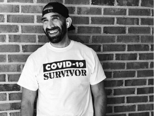 El drástico cambio físico de un atleta que sobrevivió al covid-19