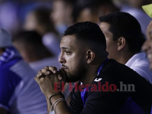 Impotencia, frustración y tristeza: los rostros de decepción de la afición hondureña