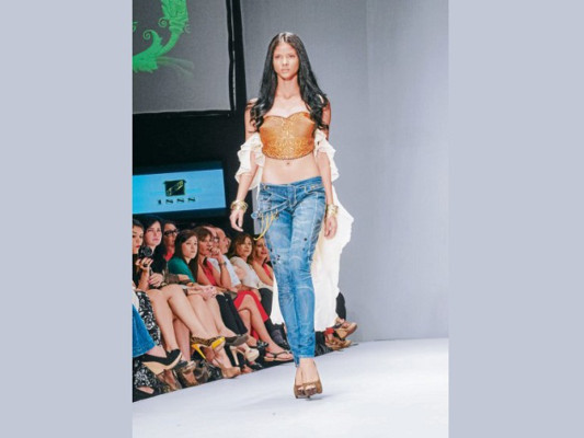 Dirty Gold de Yndra Rodríguez en Dominicana Moda 2012