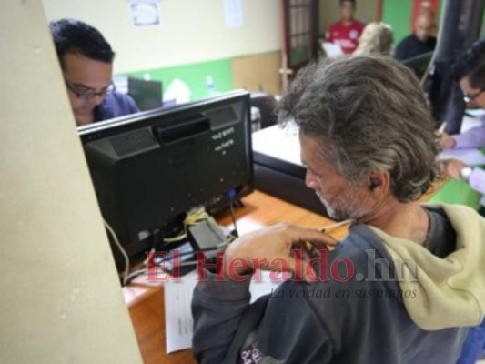 Día y horario de atención a personas de la tercera edad en los bancos