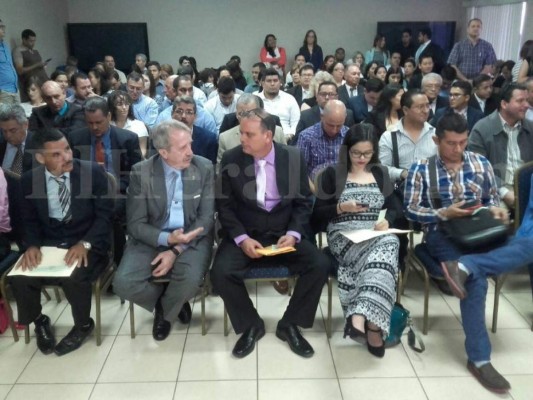 Unos 74 extranjeros obtienen la nacionalidad hondureña