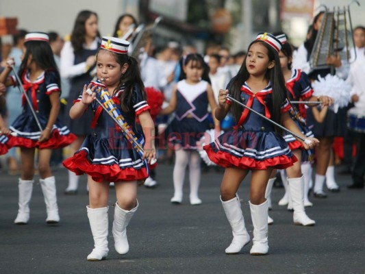 Al menos 16 mil agentes policiales brindarán seguridad a los desfiles patrios&nbsp;