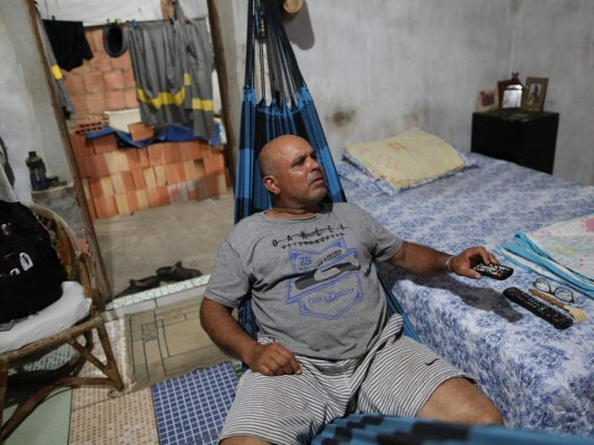 Ulisses, un sepulturero testigo de tragedia del Covid-19 en Amazonía