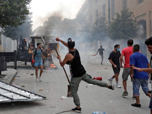 En Imágenes: Ira por corrupción y negligencia en explosión desata protestas en Beirut