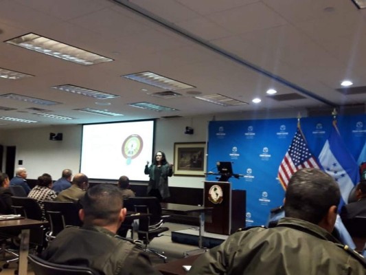 Alumnos del Colegio de Defensa Nacional visitan Centro de Estudios Hemisféricos en Washington