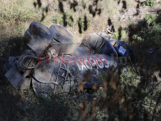 Imágenes del aparatoso accidente de una cisterna en Nueva Armenia