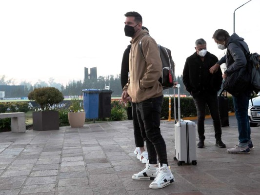 Messi llega y queda confinado en predio de Argentina