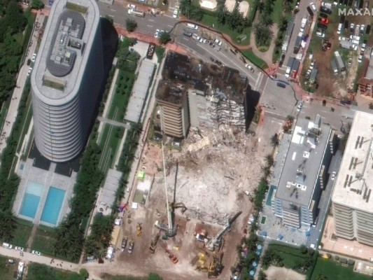 Demolerán restos del edificio que colapsó en Miami; tormenta Elsa amenaza