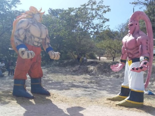 Monigotes en Ojojona preparados para recibir el Año Nuevo 2019