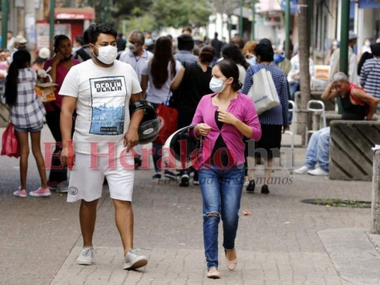 FOTOS: Niños y adultos mayores vuelven a las calles, tras aflojar medidas de circulación