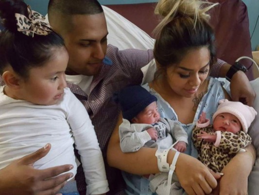 Gemelos nacen con un año de diferencia en Estados Unidos