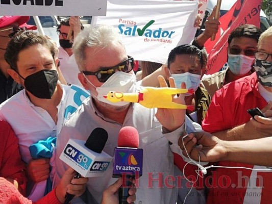 Augusto Aguilar: No inscribir a Roberto Contreras es parte de una jugada política