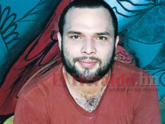 Muralista retrata la identidad de su pueblo Ajuterique