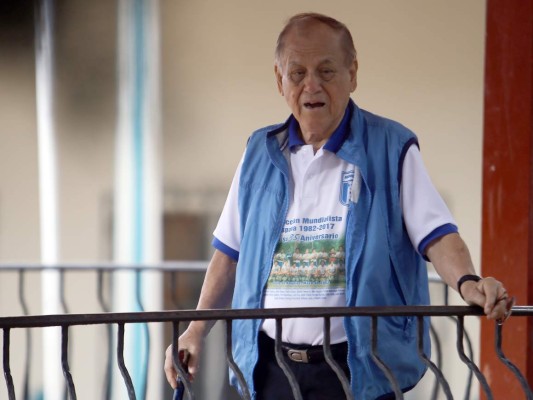 Un éxito la cirugía realizada a Chelato Uclés en México