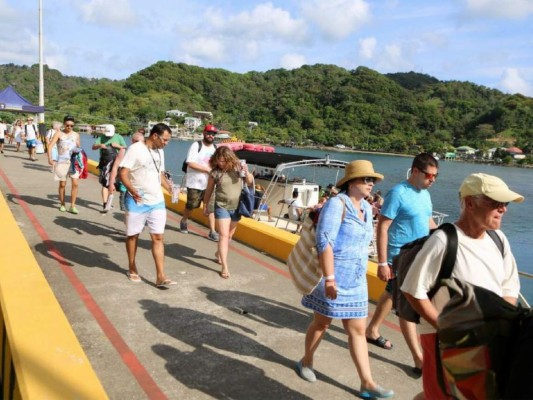 Imágenes de la llegada del tercer crucero más grande del mundo a Roatán