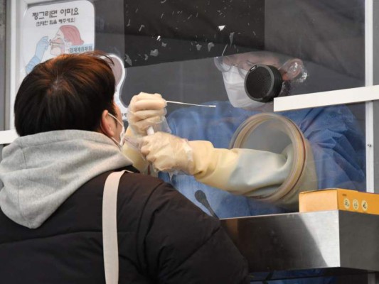 ¿Cómo saber si estoy contagiado con la variante ómicron del covid-19?  