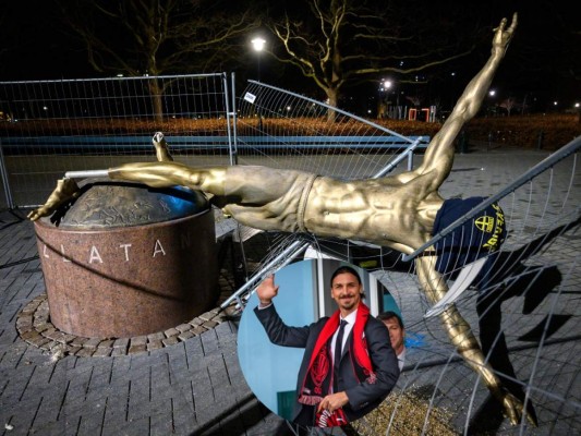 El monumento de 500 kilogramos, que está ubicado en las afueras del estadio de Malmö, fue cercenado a la altura de los pies y derribado sobre una cerca de alambre en la madrugada del domingo. Una camiseta de Suecia fue colocada sobre la cabeza de la estatua. (Fotos: AP)