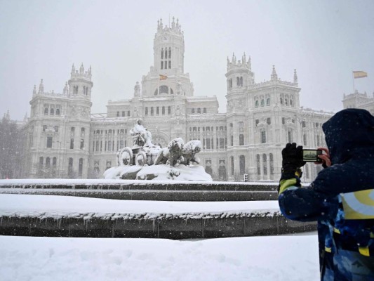 Limpieza en las calles de Madrid tras la nevada Filomena (FOTOS)  