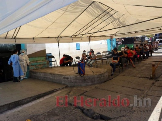 Triajes capitalinos agilizan atención tras baja de estabilizaciones por covid-19