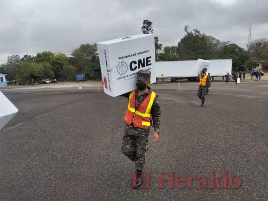 Elecciones 2021: Avanza traslado de maletas electorales vía aérea y terrestre (FOTOS)