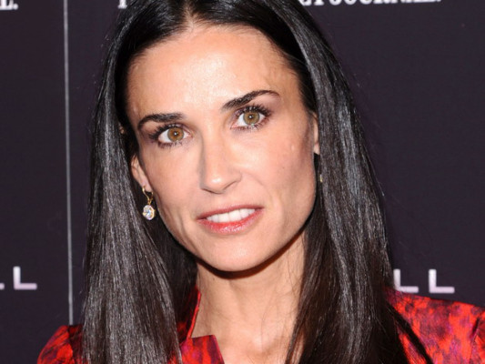 Demi Moore 'fumó algo' y tuvo convulsiones