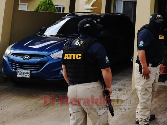 Así se sustrajeron fondos del Bono 10 Mil para adquirir vehículos de lujo