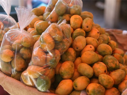 Deliciosas frutas inundan las calles capitalinas