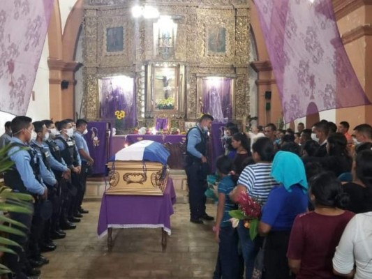 Ocotepeque despide a policía asesinado a machetazos en toque de queda