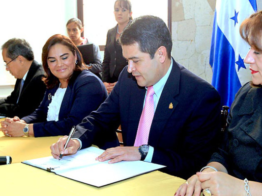 Autoridades firman decreto de Ley Contra la Trata de Personas en Honduras