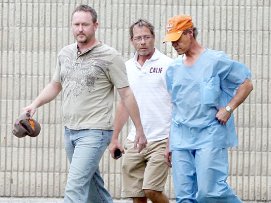 Randy Travis fue arrestado desnudo en la vía pública